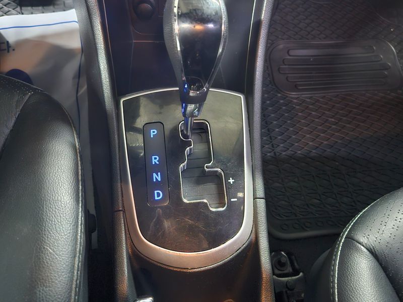 2012 Hyundai Accent Diesel WIT 1.6 VGT Premier photo 9