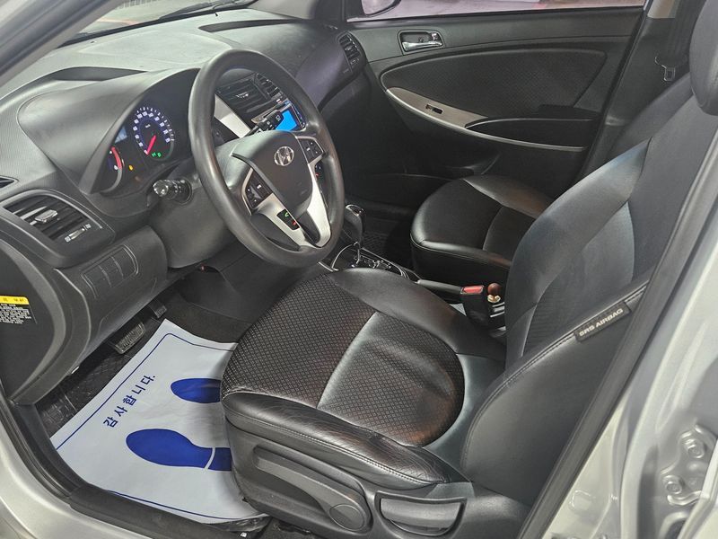 2012 Hyundai Accent Diesel WIT 1.6 VGT Premier photo 10