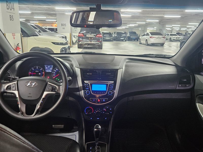 2012 Hyundai Accent Diesel WIT 1.6 VGT Premier photo 11