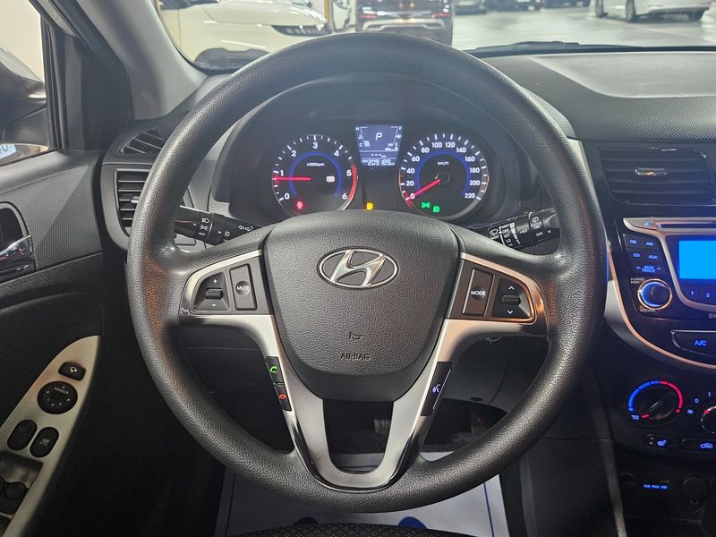 2012 Hyundai Accent Diesel WIT 1.6 VGT Premier photo 12