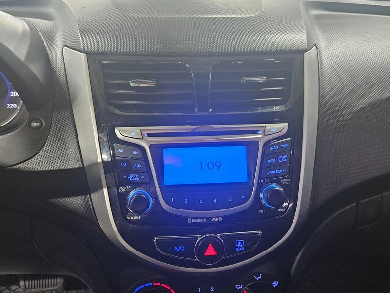 2012 Hyundai Accent Diesel WIT 1.6 VGT Premier photo 15