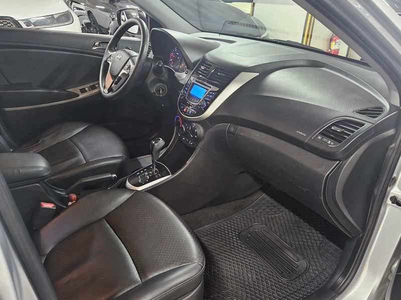 2012 Hyundai Accent Diesel WIT 1.6 VGT Premier photo 17