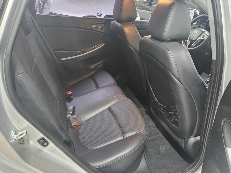 2012 Hyundai Accent Diesel WIT 1.6 VGT Premier photo 18