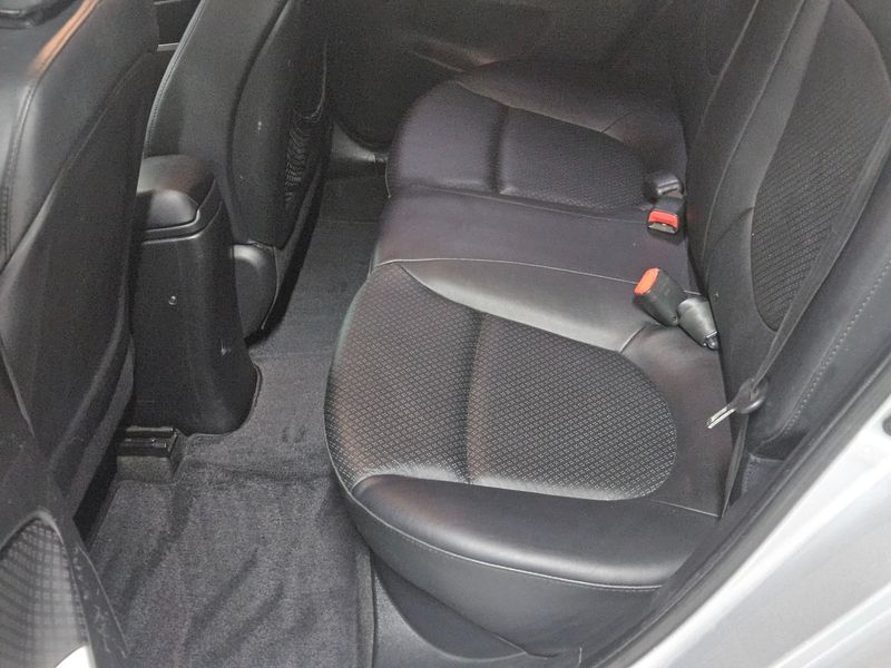 2012 Hyundai Accent Diesel WIT 1.6 VGT Premier photo 19