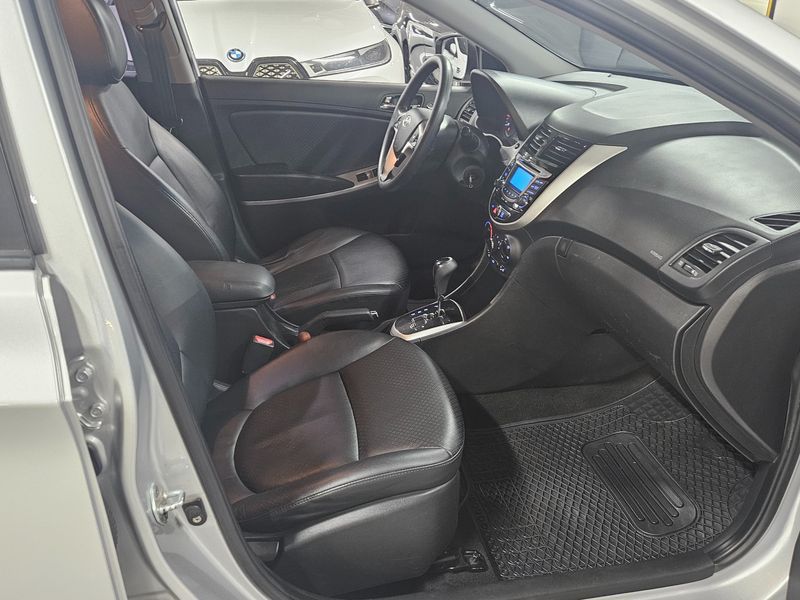 2012 Hyundai Accent Diesel WIT 1.6 VGT Premier photo 20