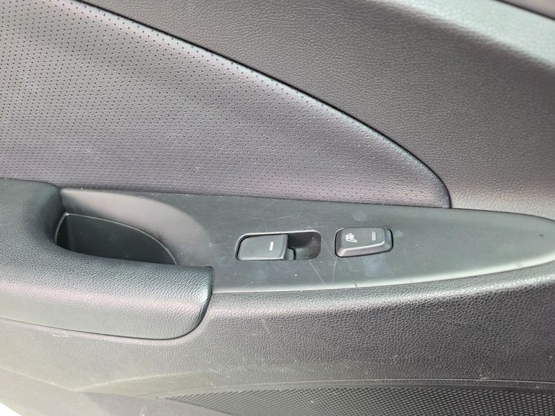2012 Hyundai Sonata 2.0 Premier photo 16