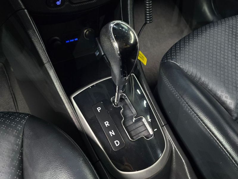 2012 Hyundai Accent 1.4 VVT Premium photo 9