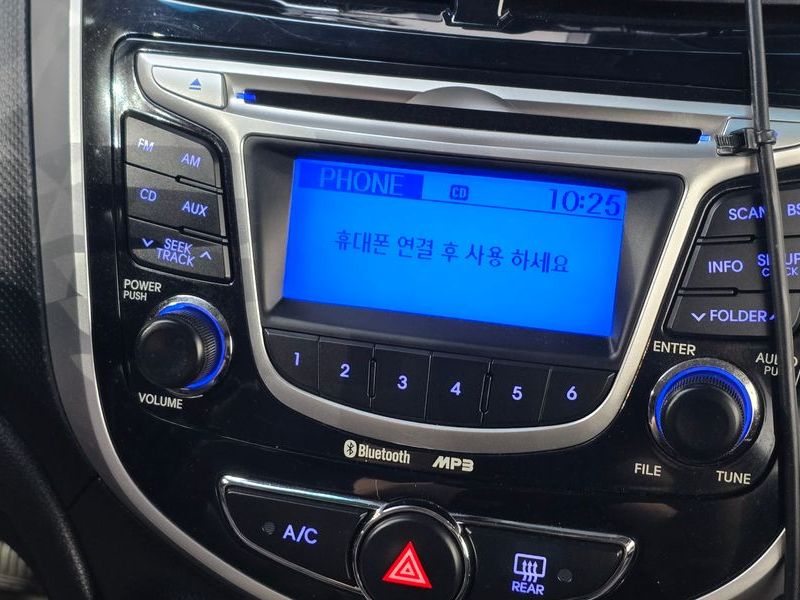 2012 Hyundai Accent 1.4 VVT Premium photo 15
