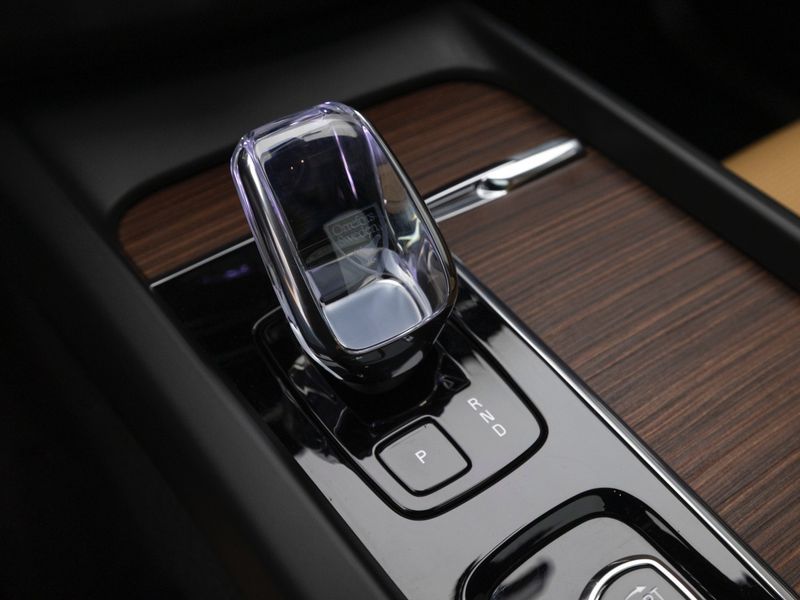 2025 Volvo XC60 B5 Ultra Bright photo 9