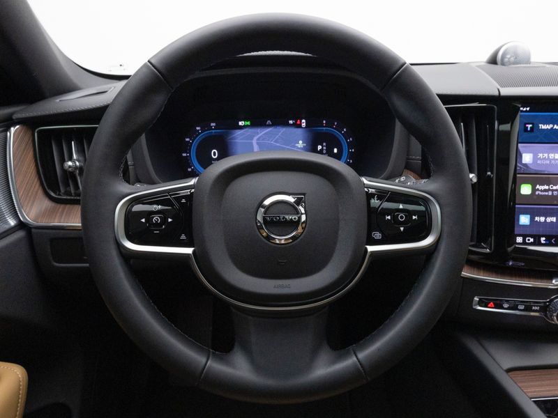 2025 Volvo XC60 B5 Ultra Bright photo 13