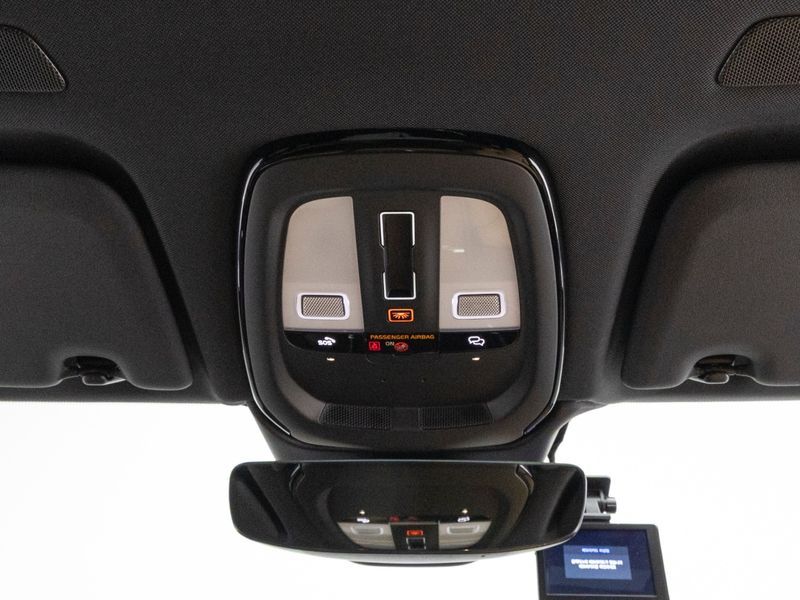2025 Volvo XC60 B5 Ultra Bright photo 15
