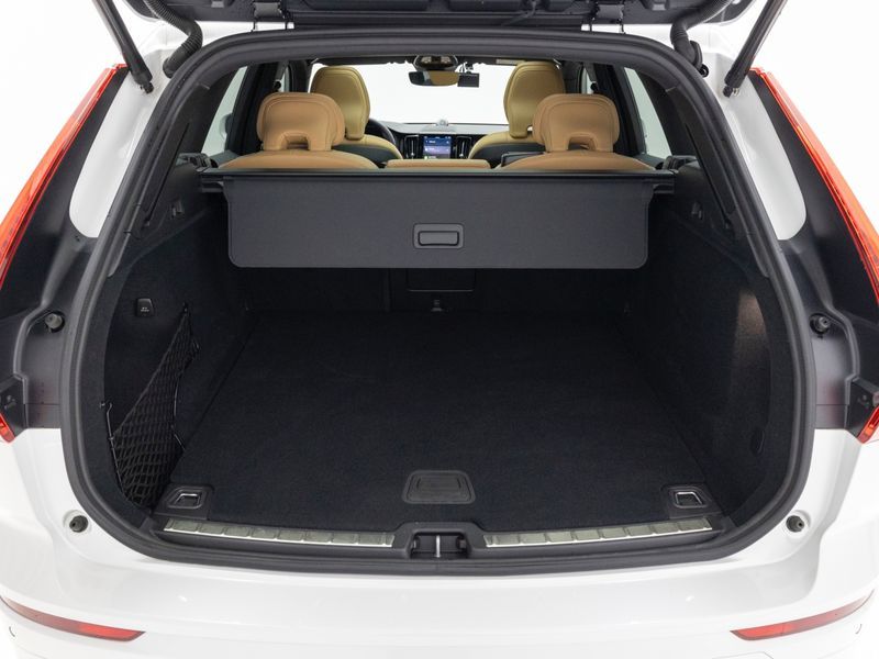 2025 Volvo XC60 B5 Ultra Bright photo 17