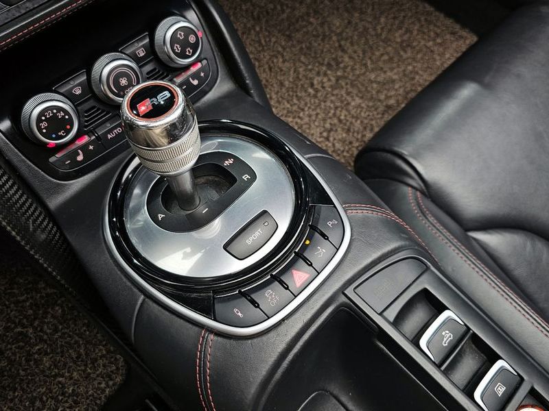 2013 Audi R8 5.2 V10 Spyder photo 9