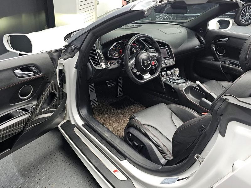 2013 Audi R8 5.2 V10 Spyder photo 10