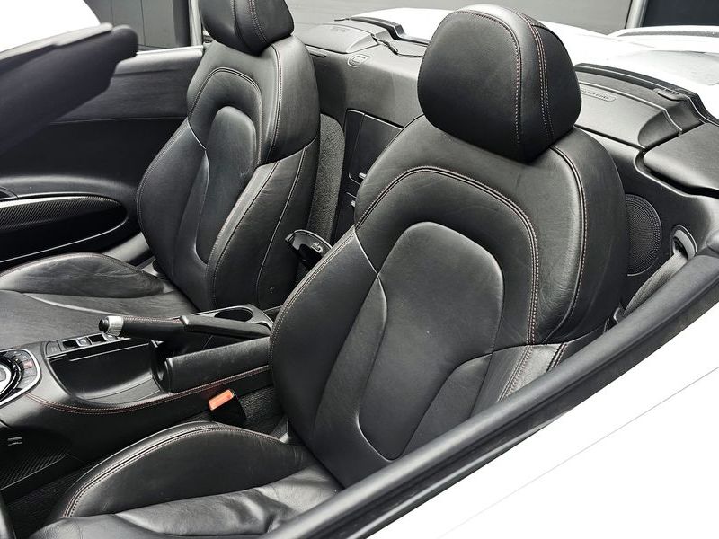 2013 Audi R8 5.2 V10 Spyder photo 12