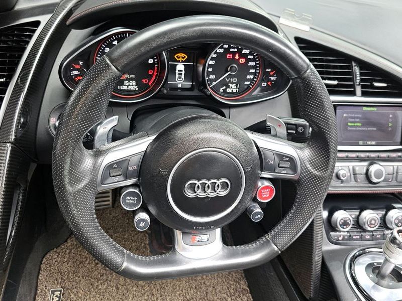 2013 Audi R8 5.2 V10 Spyder photo 13