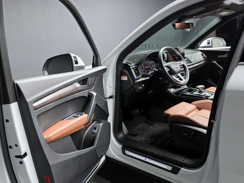 2023 Audi Q5 45 TFSI Quattro Premium photo 10