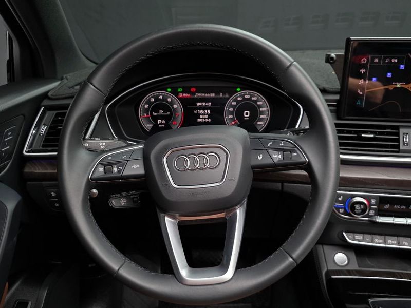 2023 Audi Q5 45 TFSI Quattro Premium photo 13