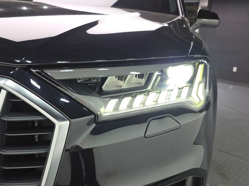 2021 Audi Q7 45 TDI Quattro photo 22