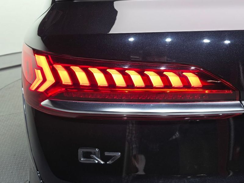 2021 Audi Q7 45 TDI Quattro photo 23
