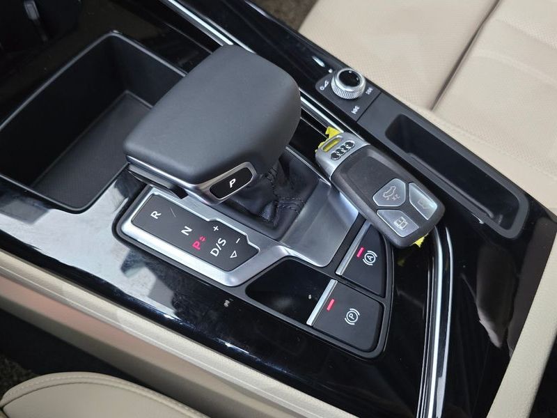 2021 Audi A4 40 TFSI Premium photo 9