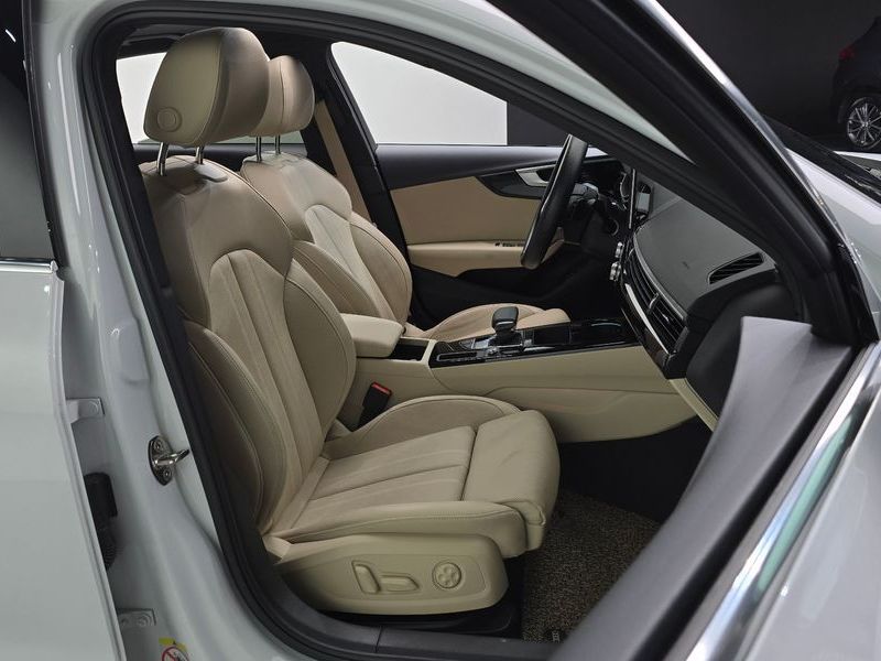 2021 Audi A4 40 TFSI Premium photo 12