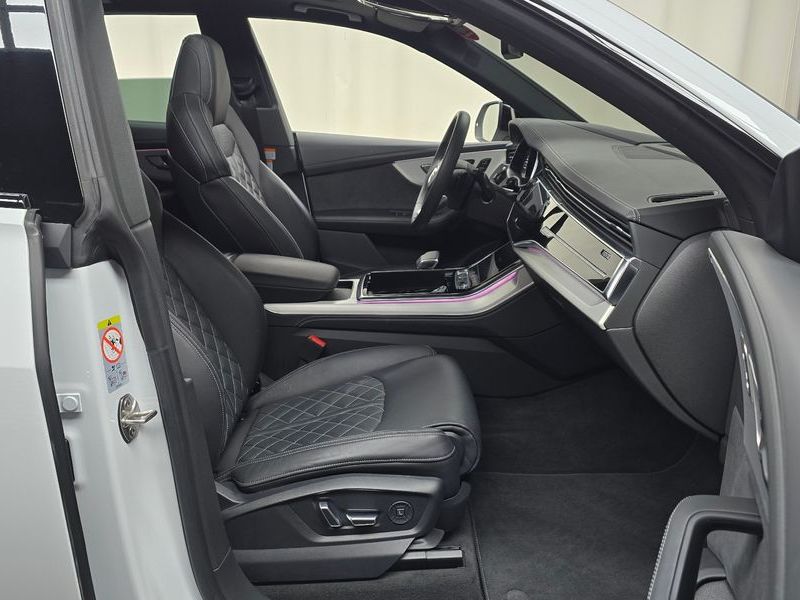 2023 Audi Q8 55 TFSI Quattro Premium photo 10