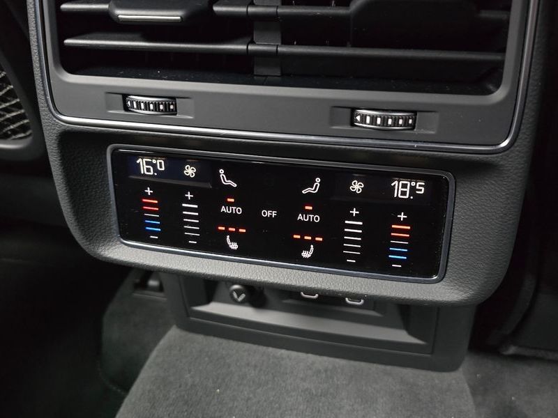 2023 Audi Q8 55 TFSI Quattro Premium photo 19