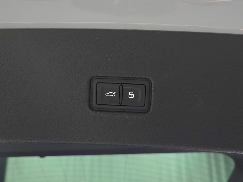 2023 Audi Q8 55 TFSI Quattro Premium photo 20