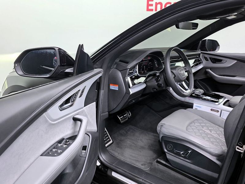2023 Audi Q8 55 TFSI Quattro Premium photo 10