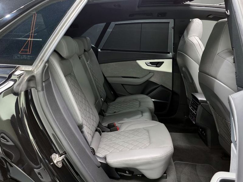 2023 Audi Q8 55 TFSI Quattro Premium photo 11
