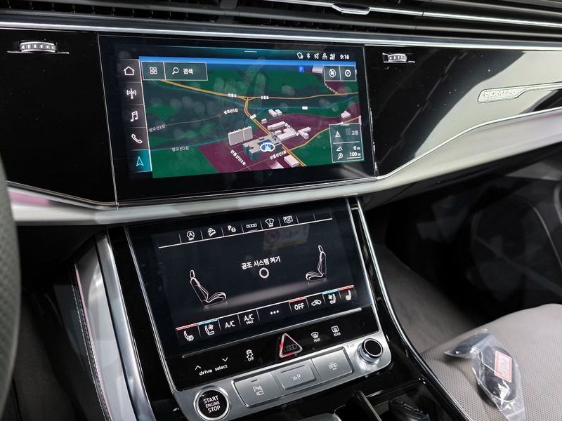 2023 Audi Q8 55 TFSI Quattro Premium photo 16