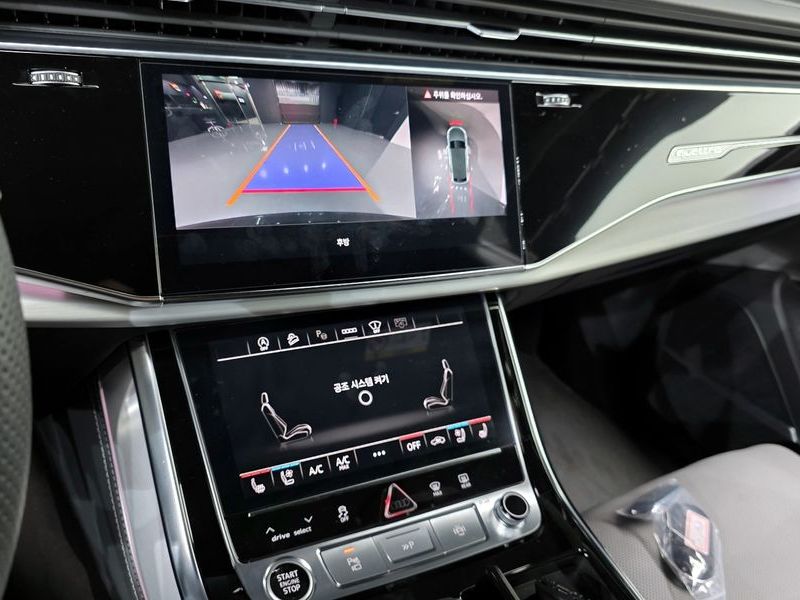 2023 Audi Q8 55 TFSI Quattro Premium photo 20