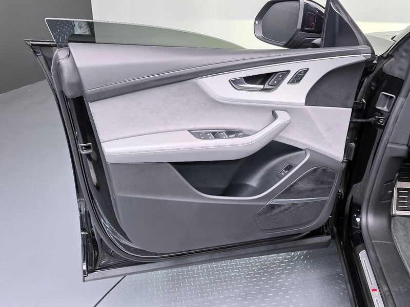 2023 Audi Q8 55 TFSI Quattro Premium photo 24