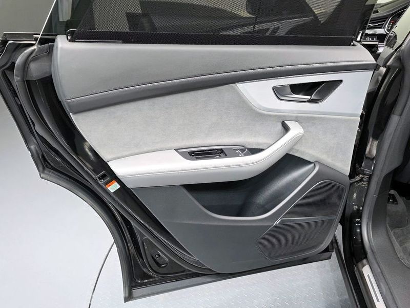 2023 Audi Q8 55 TFSI Quattro Premium photo 25