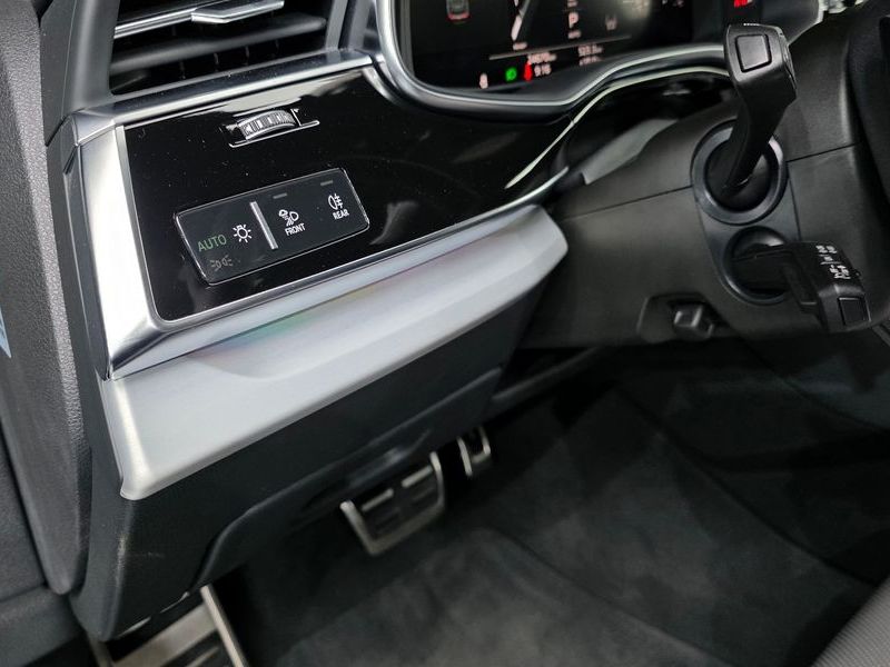 2023 Audi Q8 55 TFSI Quattro Premium photo 27