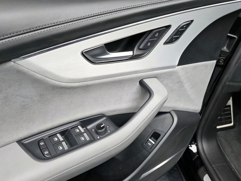 2023 Audi Q8 55 TFSI Quattro Premium photo 28
