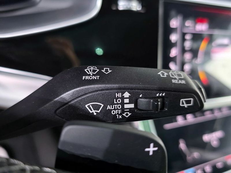 2023 Audi Q8 55 TFSI Quattro Premium photo 30