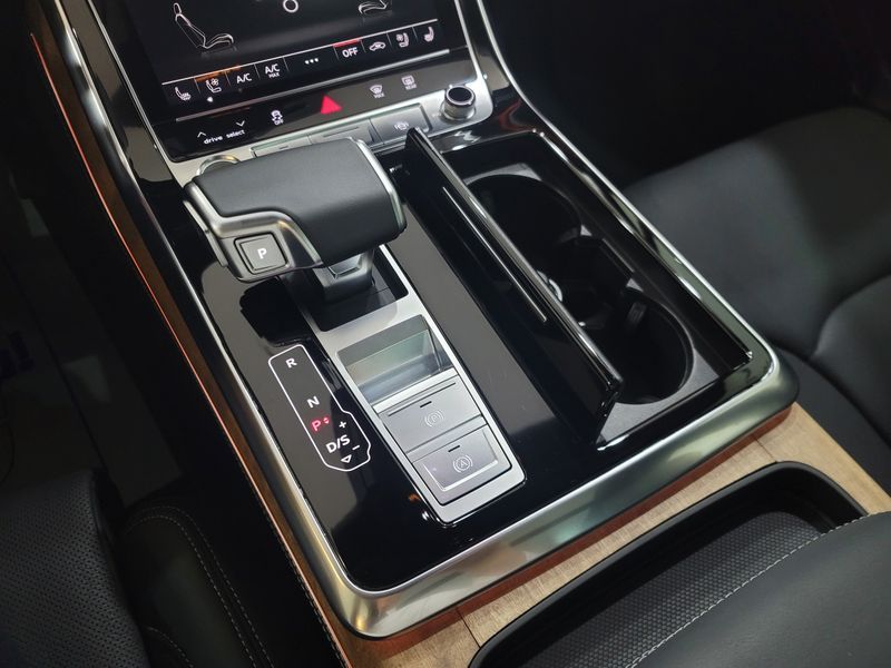 2025 Audi Q7 55 TFSI Quattro photo 9
