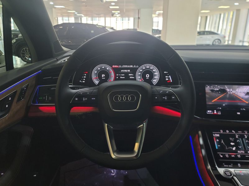 2025 Audi Q7 55 TFSI Quattro photo 12