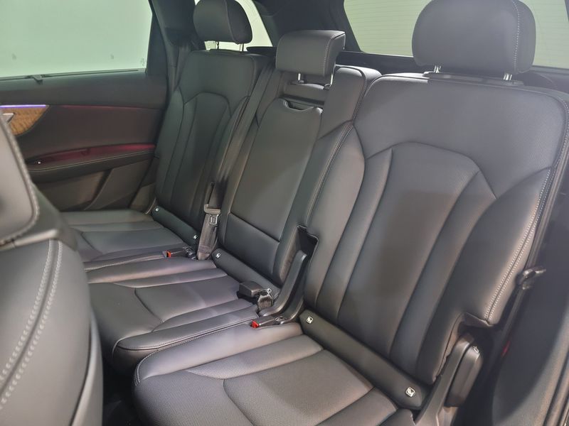 2025 Audi Q7 55 TFSI Quattro photo 13