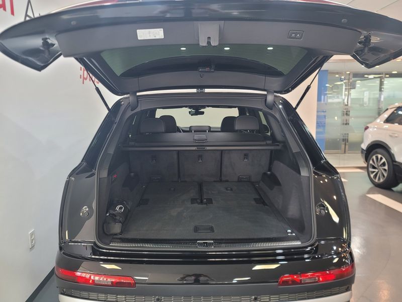 2025 Audi Q7 55 TFSI Quattro photo 19