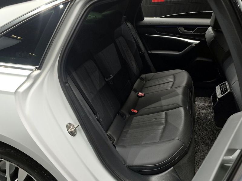 2022 Audi A6 45 TFSI Premium photo 13