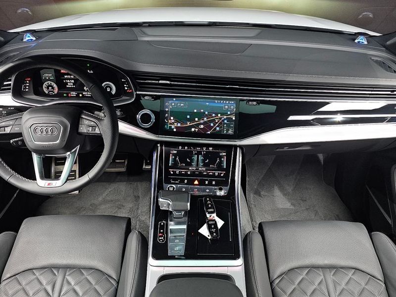 2025 Audi Q7 55 TFSI Quattro Premium photo 7