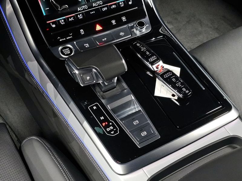 2025 Audi Q7 55 TFSI Quattro Premium photo 9