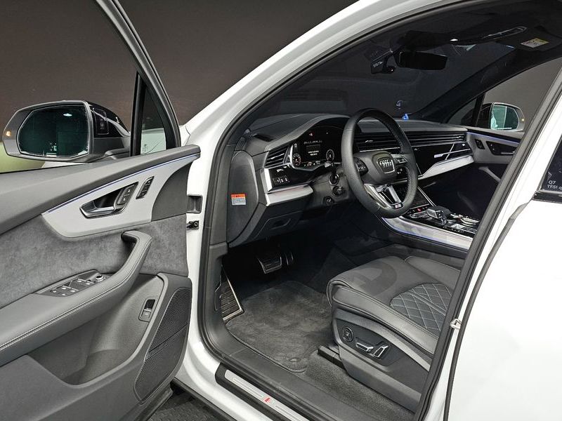 2025 Audi Q7 55 TFSI Quattro Premium photo 10