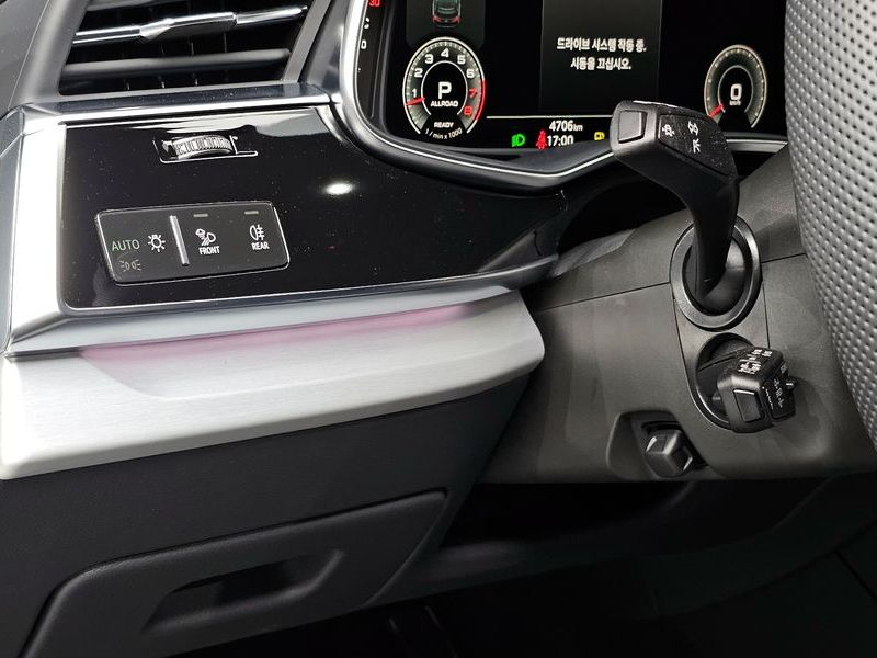 2025 Audi Q7 55 TFSI Quattro Premium photo 16