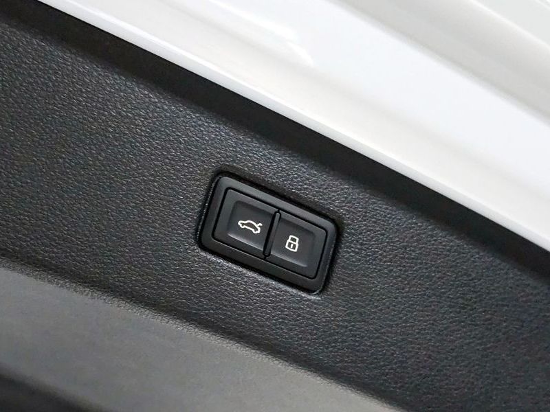 2025 Audi Q7 55 TFSI Quattro Premium photo 18