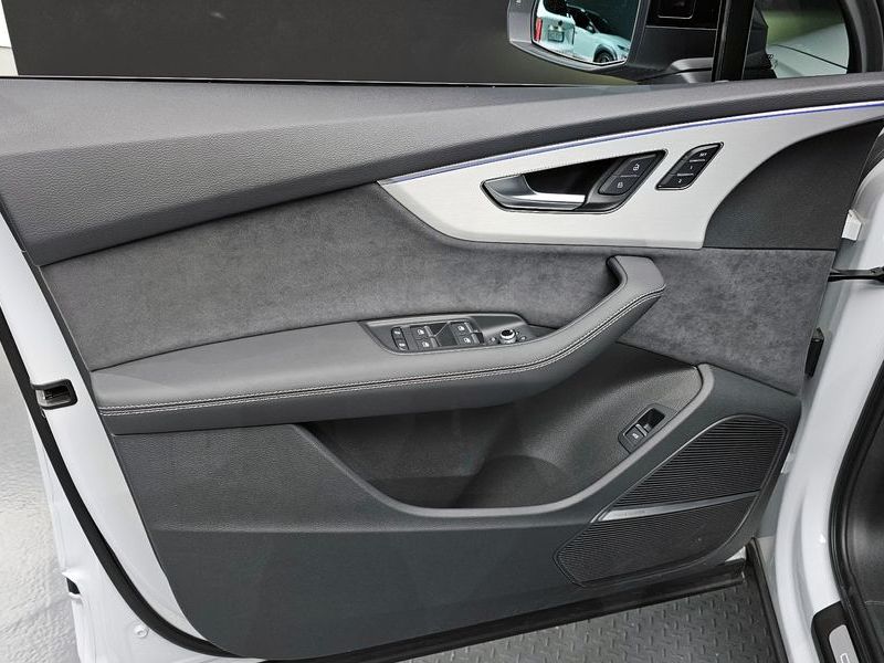 2025 Audi Q7 55 TFSI Quattro Premium photo 24