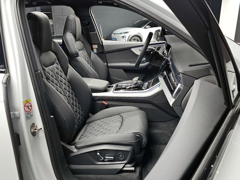 2025 Audi Q7 55 TFSI Quattro Premium photo 26